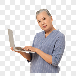 老年女性拿着笔记本电脑图片