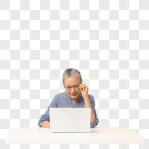 老年女性笔记本电脑上网图片