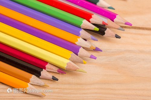 波神现身绿军熬炼场，官方晒照誓夺总冠军信誉(nba波神)