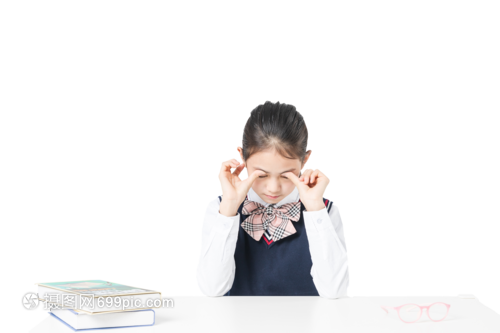 小学生做眼保健操