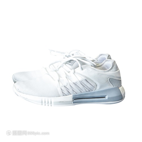 白色运动鞋