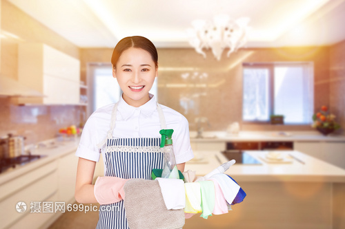 上海一家政阿姨调包40余万元的奢侈品后辞工回老家
