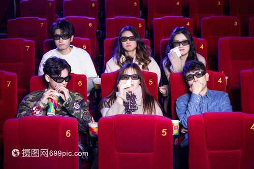 电影院看伤心电影的人