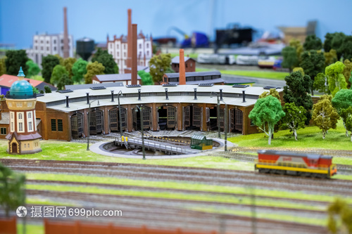 雷军：2026年有望在一款终端上实现自研芯片、OS、AI大模型“会师”机器人业务也会有新进展