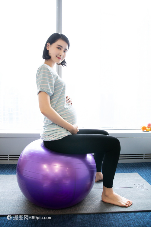 职场妈妈办公室瑜伽