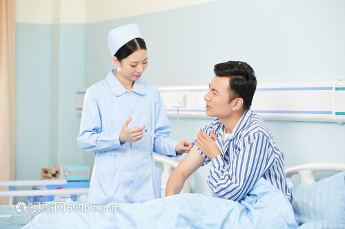 美女护士给病人打针