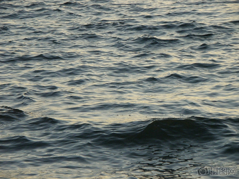海面上的波浪