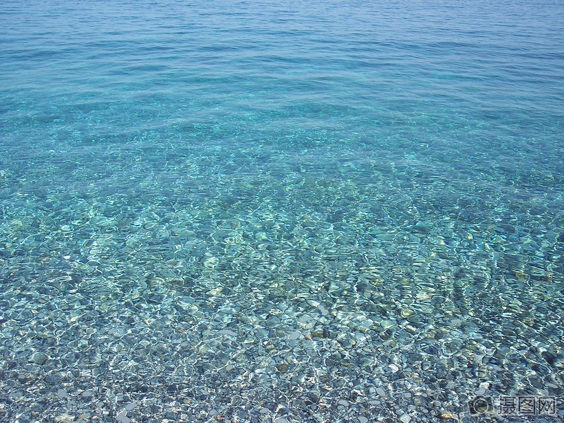 清澈透明的海水