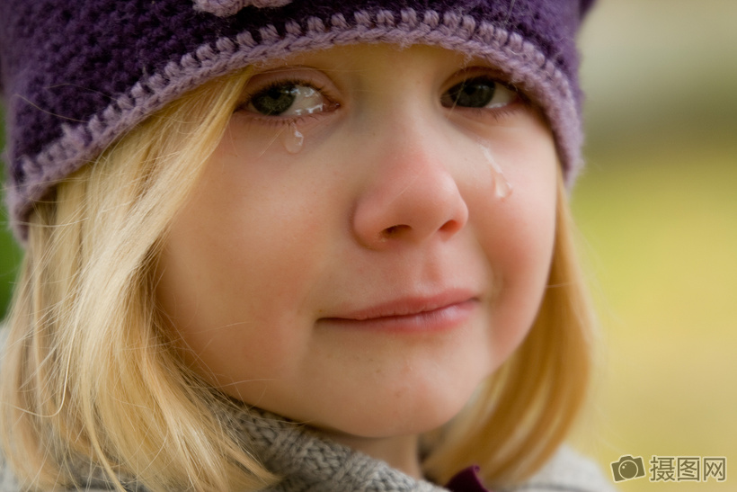照片 人物情感 哭泣的小女孩jpg