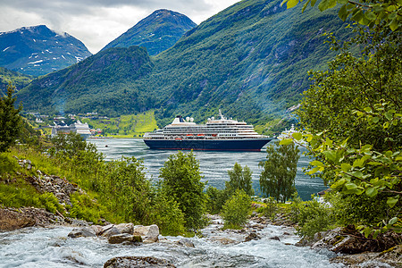 游轮,挪威吉兰格峡湾上的游轮峡湾挪威游客最多的旅游景点之吉兰格峡湾,联合国教科文织的世界遗产图片