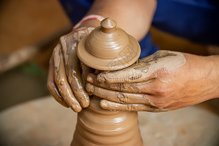 陶工手工艺人做陶罐背景图片
