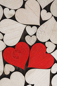 许多木制无色的心背景,两个红色的特殊的真爱木心背景背景图片