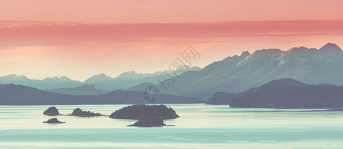 巴塔哥尼亚美丽的山脉景观南美洲阿根廷的山湖背景图片