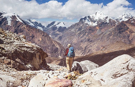 秘鲁科迪勒拉山的徒步旅行场景图片