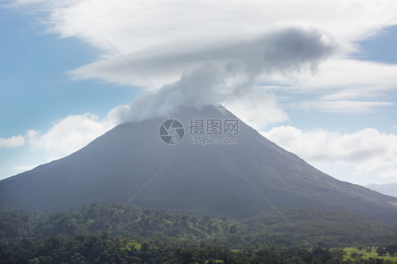 中美洲风景如画的埃纳尔火山图片