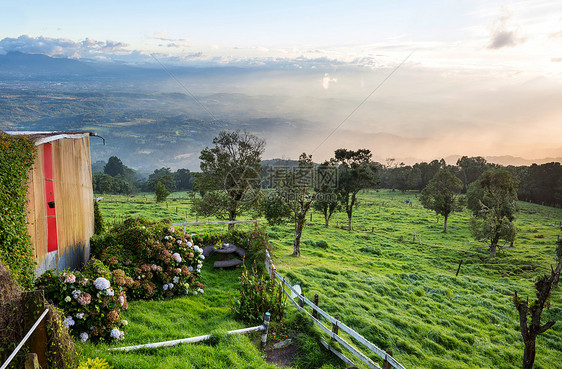 中美洲哥斯达黎加美丽的山脉景观图片