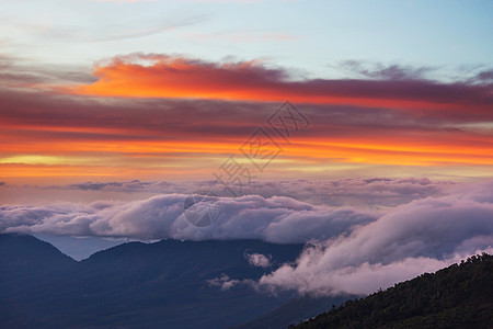 美丽的火山塞尔弗德公园萨尔瓦多日落高清图片