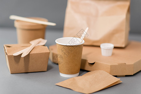 包装,回收饮食次纸容器的外卖食品桌子上外卖食品用次纸容器图片
