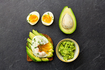 食物,饮食早餐烤面包与切片鳄梨,袋蛋绿色石板石桌烤面包加牛油果,袋蛋绿色图片