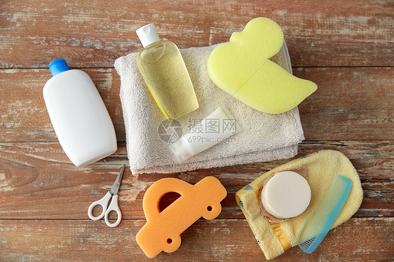 洗澡时间护理产品婴儿配件洗澡木制桌子家里木桌上洗澡的婴儿配件图片