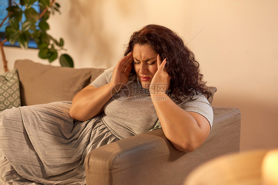 健康,压力人的妇女家里头痛家头痛的女人图片