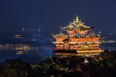 浙江杭州西湖夜景杭州城隍阁与西湖映衬夜景背景