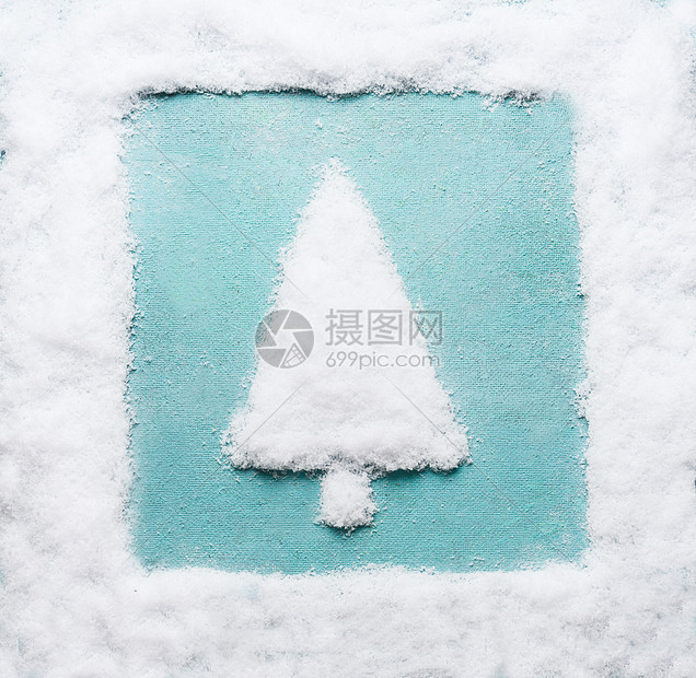 圣诞树用雪做的,背景蓝色的雪框现代创意寒假图片