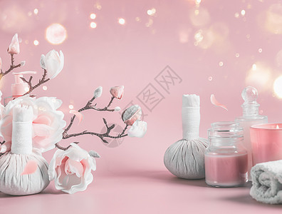 水疗背景与身体护理工具,花卉化妆品粉底粉红色背景与花枝博克美丽的图片