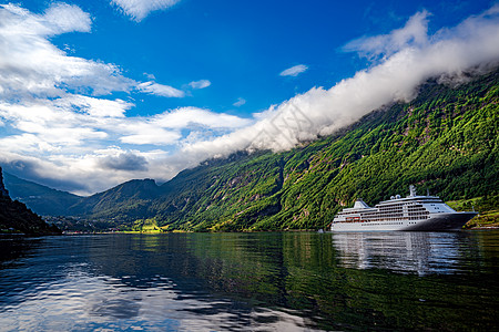 吉兰格峡湾,美丽的自然挪威峡湾挪威游客最多的旅游景点之吉兰格峡湾,联合国教科文的世界遗产图片