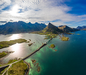 弗雷德旺桥全景洛芬岛挪威诺德兰县的个群岛以独特的风景而闻名,有戏剧的山脉山峰,开阔的大海遮蔽的海湾图片