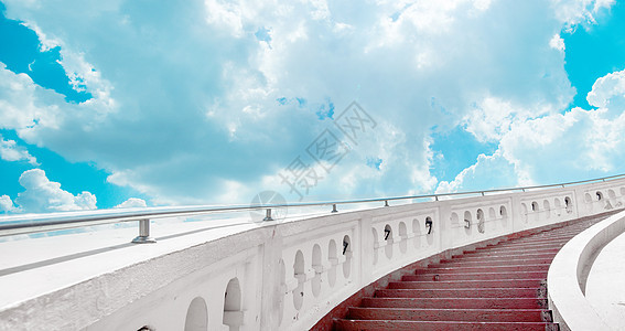 楼梯朝向蓝天云彩图片