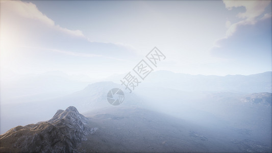 火山火山口景观与雾图片