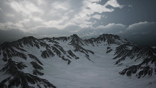 意大利白云岩山脉的高海拔山峰云高海拔山峰云图片