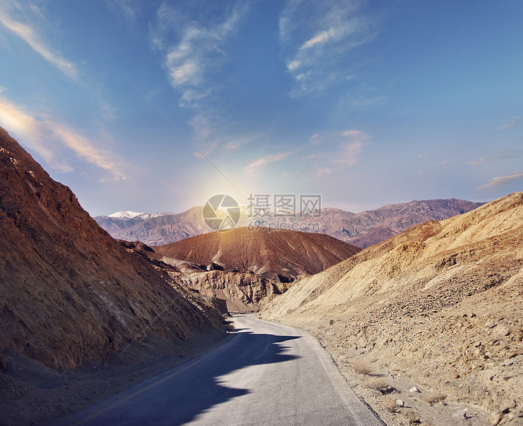 沙漠道路,穿过死亡谷公园,加利福尼亚州,美国艺术家的调色板风景驱动器图片