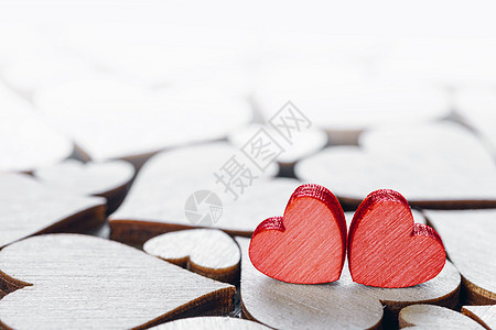 复古风格的2颗红心与木心背景快乐情人节木心背景图片