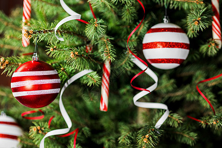 圣诞贺卡与装饰圣诞树圣诞快乐卡图片