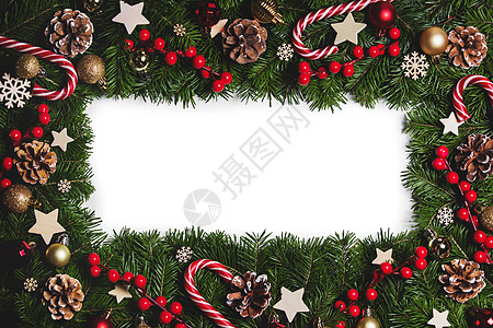 糖果边框圣诞边框的树枝白色背景与隔离,红白装饰,浆果,星星,锥圣诞树树枝的圣诞框架背景