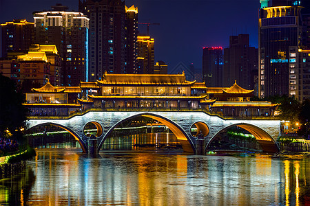 成都著名的地标安顺桥金河上,夜间照明与现代摩天大楼的背景,成都,四川,中国安顺桥夜间,中国图片