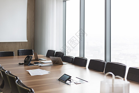 现代办公室会议室会议桌图片