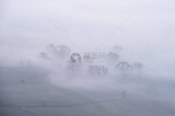 美丽的冬季日出景观图像的大岭英国的高峰地区与云倒置雾希望谷与可爱的橙色辉光图片