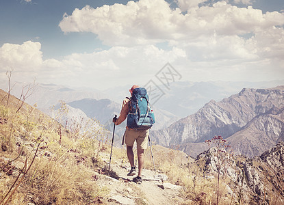 乌兹别克斯坦的钦根山徒步旅行高清图片