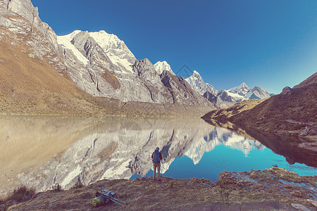 秘鲁科迪勒拉山的徒步旅行场景图片