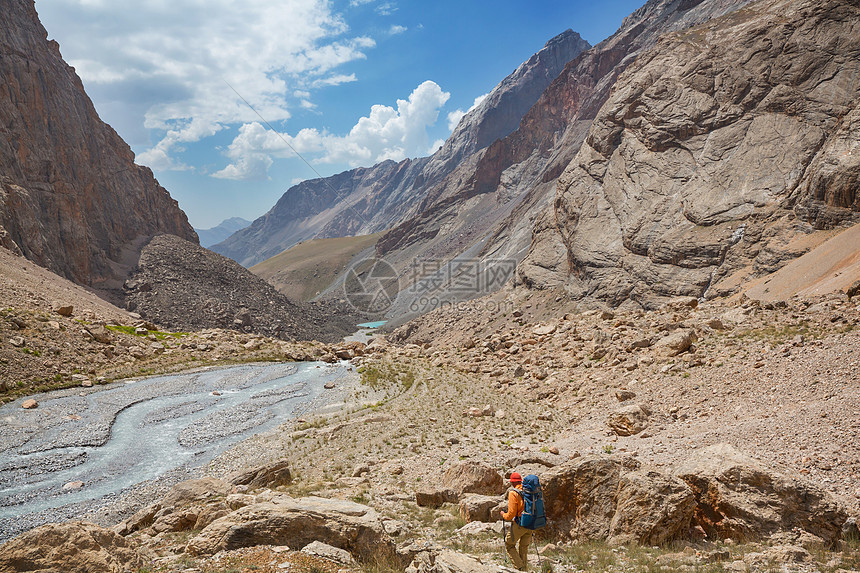 塔吉克斯坦范恩斯山的美丽景观图片