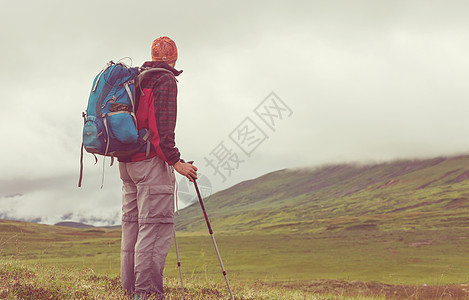 加大山区徒步旅行的人徒步旅行北美最受欢迎的娱乐活动有很多风景如画的小径图片