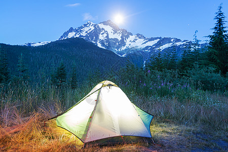 山上徒步旅行帐篷贝克山娱乐区,华盛顿,美国图片