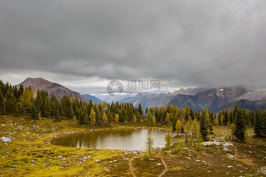 加大山区美丽的秋天季节秋天的背景图片