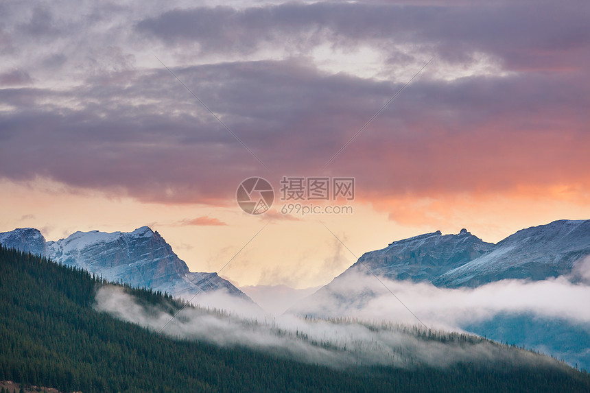 夏季加大落基山脉风景如画的山景图片