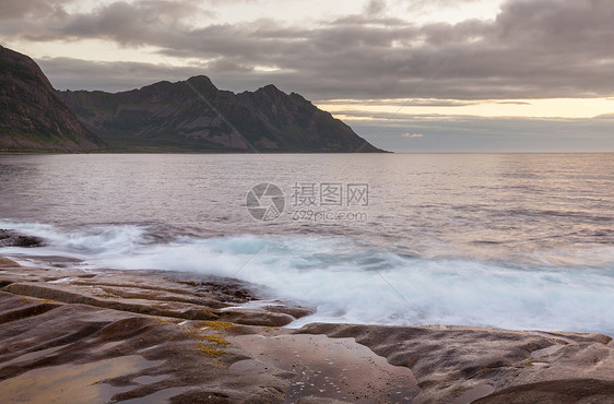 挪威北部洛福滕岛的美丽景观夏天的季节图片