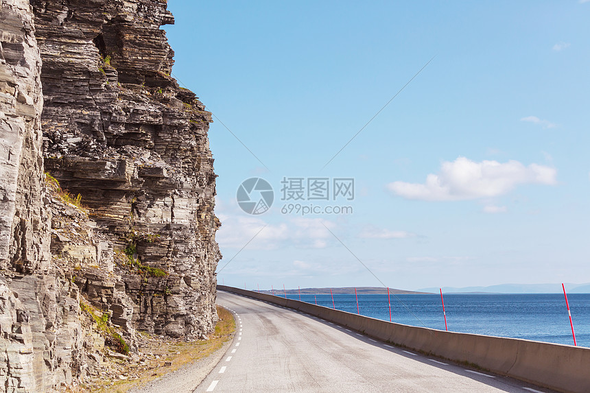 挪威山脉的道路图片