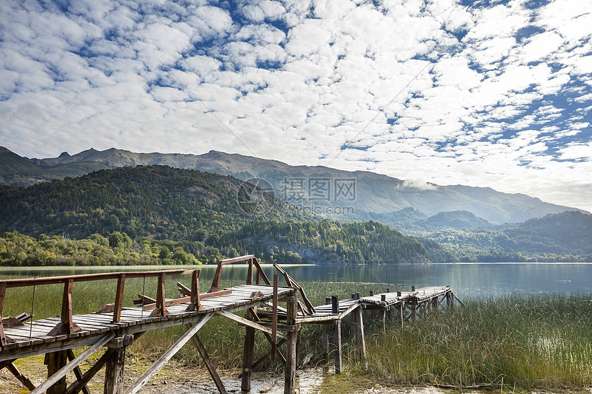 巴塔哥尼亚美丽的山脉景观南美洲阿根廷的山湖图片